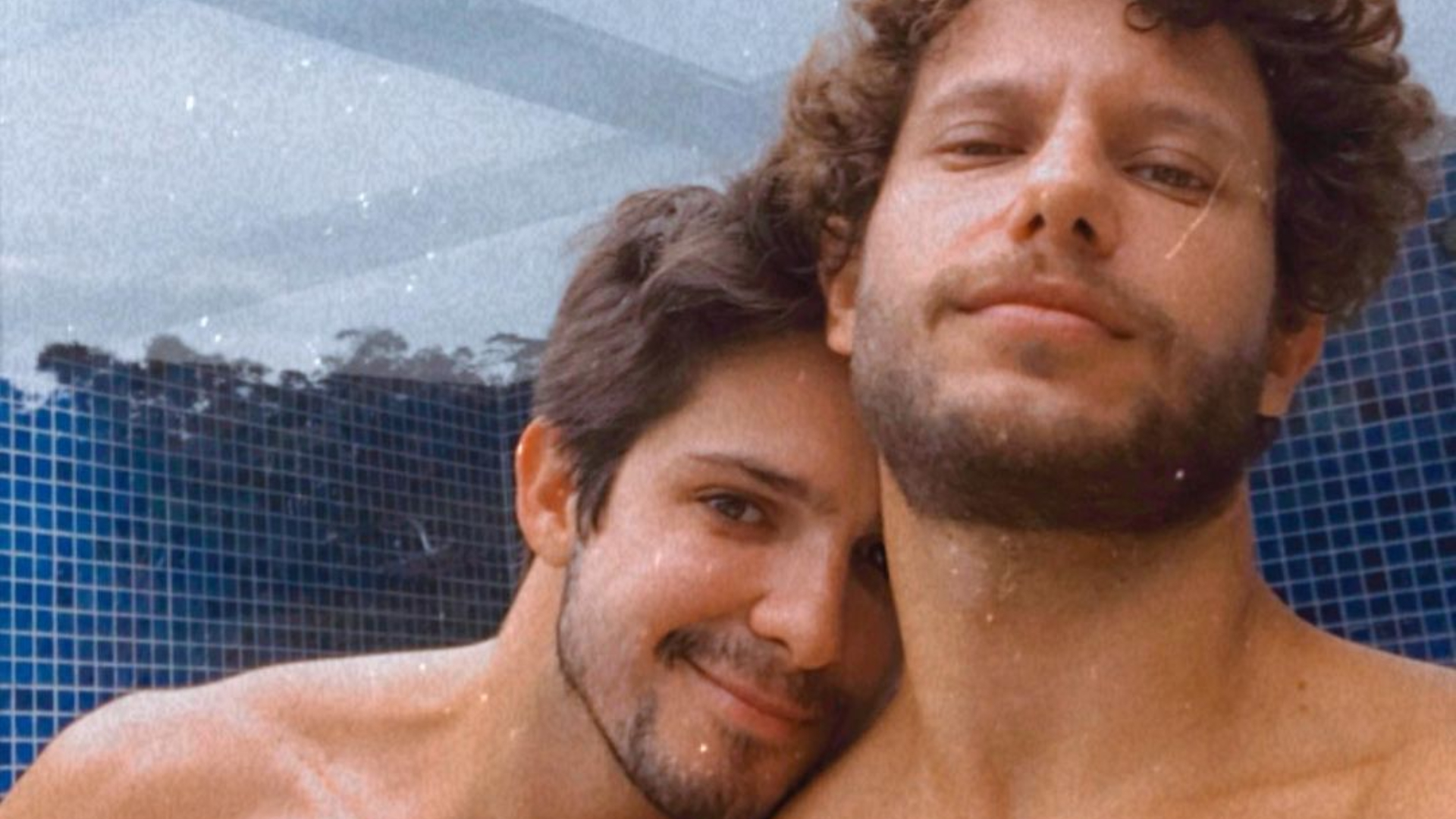 Ator de ‘Salve-se Quem Puder’ perde seguidores após publicar foto com namorado