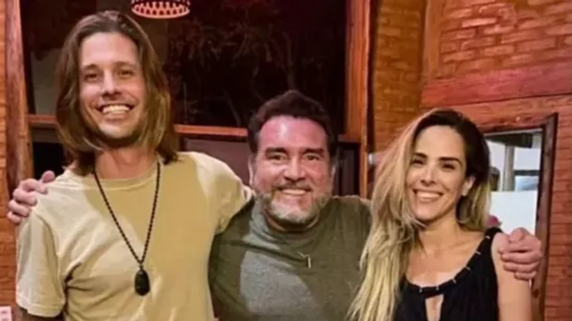 ASSUMIDOS! Wanessa aparece junto com  Dado Dolabella em aniversário
