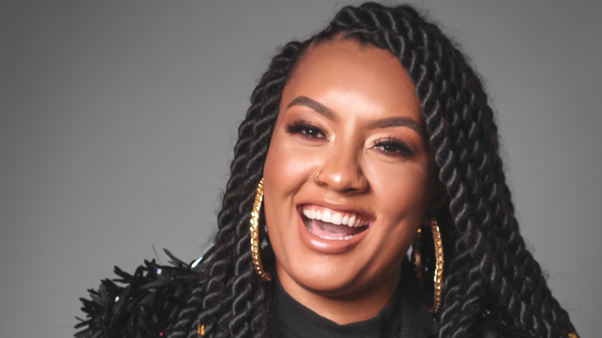 MÊS DA MULHER: Nascida na periferia, aos 28 anos DJ Carola é reconhecida por DJ’s internacionais e se torna inspiração para mulheres que querem seguir na carreira da música eletrônica