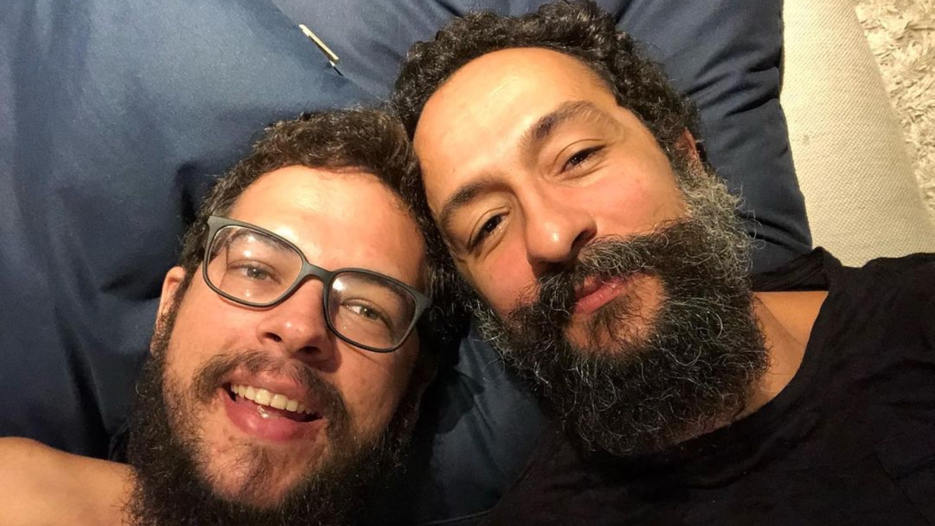 Irandhir Santos faz declaração românica para o marido: “Que sorte a minha”