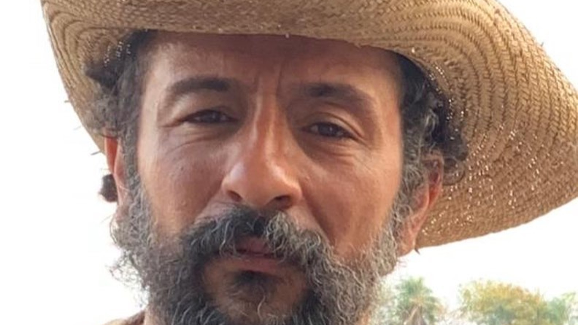 Irandhir Santos é flagrado em momento raríssimo