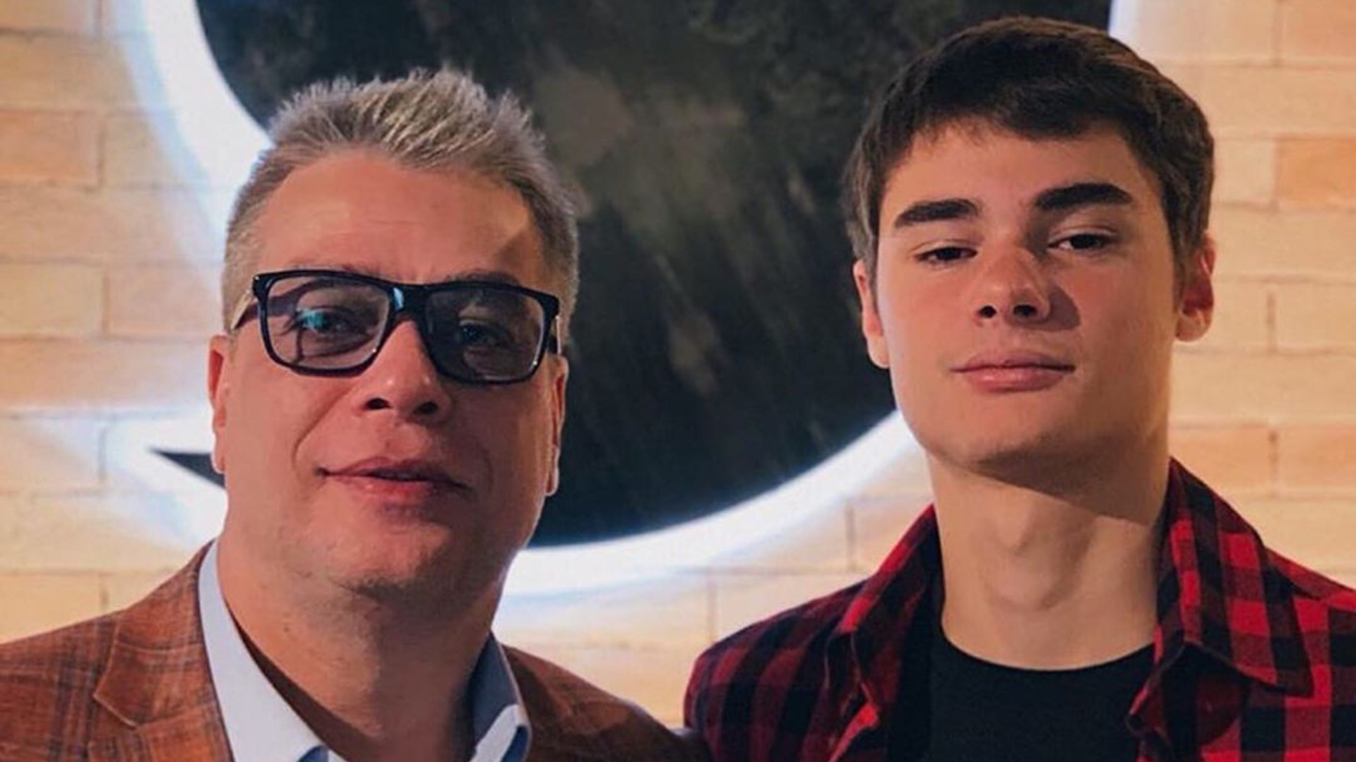 Filho de Fabio Assunção brinca sobre vida saudável do ator: “Ele está todo saradão, todo tanquinho”
