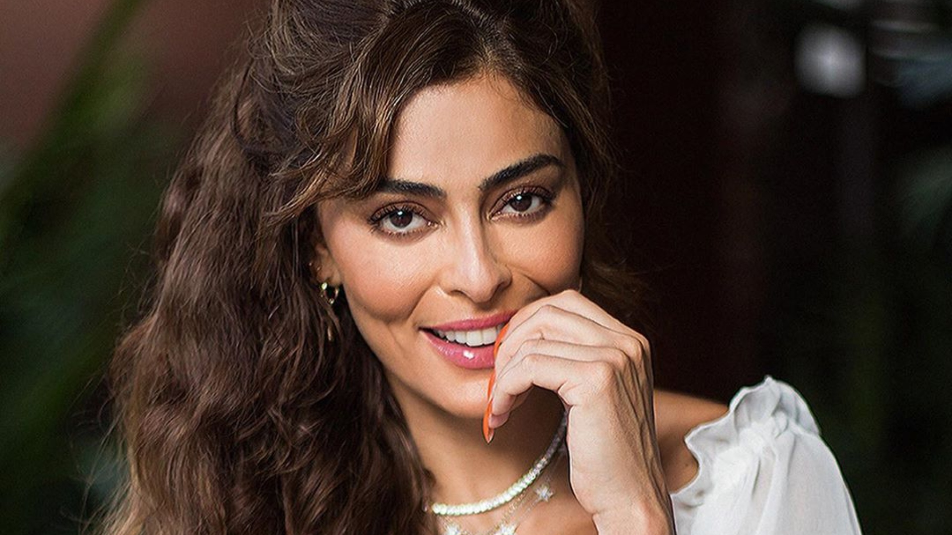 MUSA! Juliana Paes surge com novo visual durante férias e derrete seguidores
