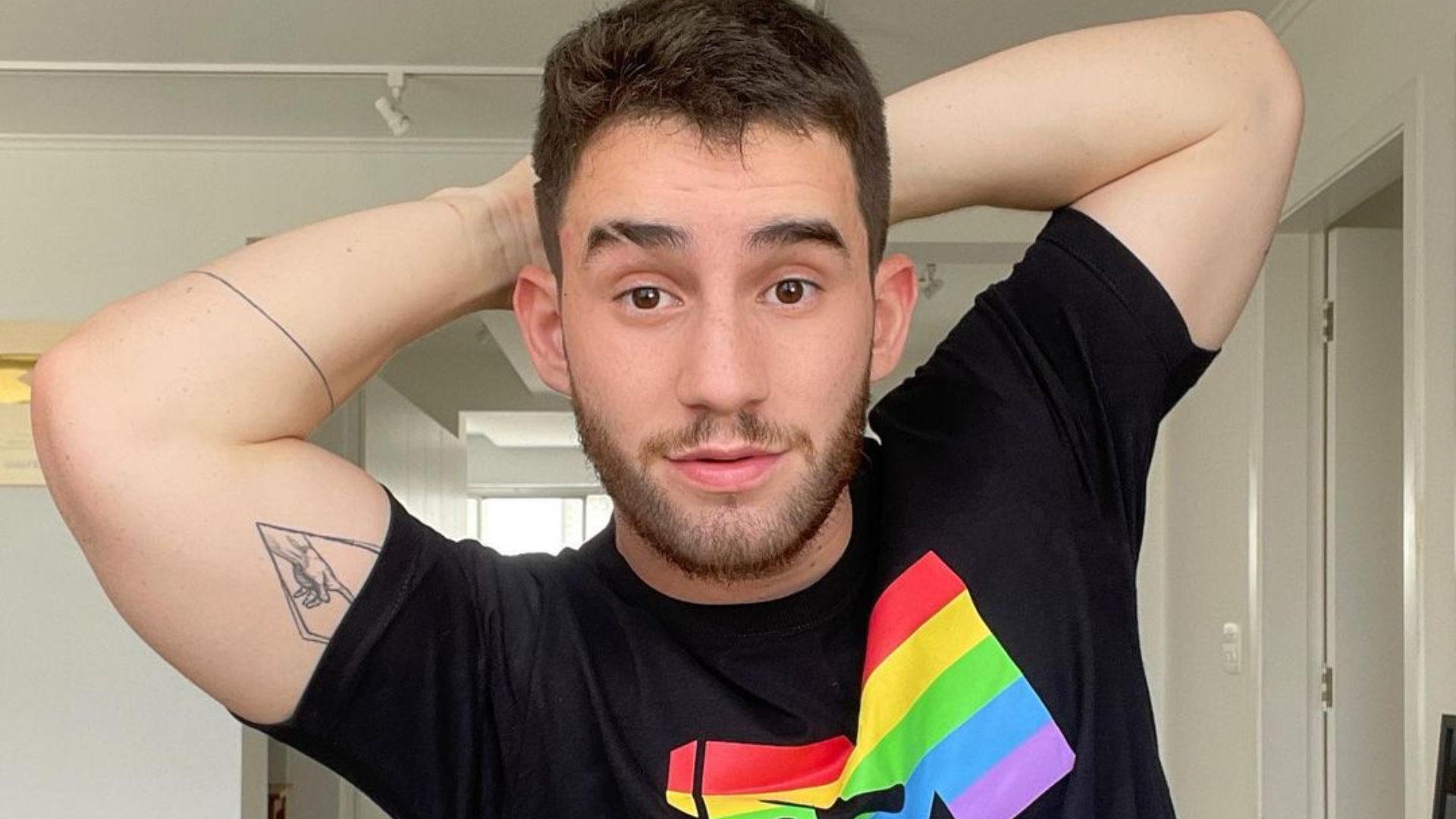 Klébio Damas fala sobre a importância de ser uma figura de representatividade para a comunidade LGBTQIA+ na internet