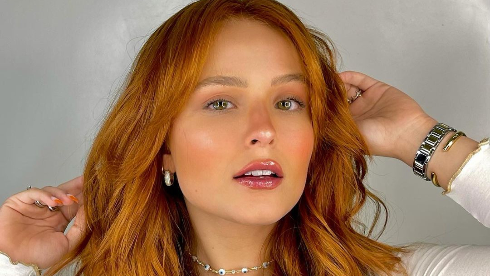 Após confusão, unfollow e comentários enigmáticos, Larissa Manoela escreve mensagem de amor para a mãe