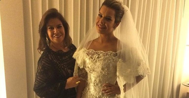 Estilo no altar: Fernanda Souza fez bonito com seu vestido assinado por Martha Medeiros