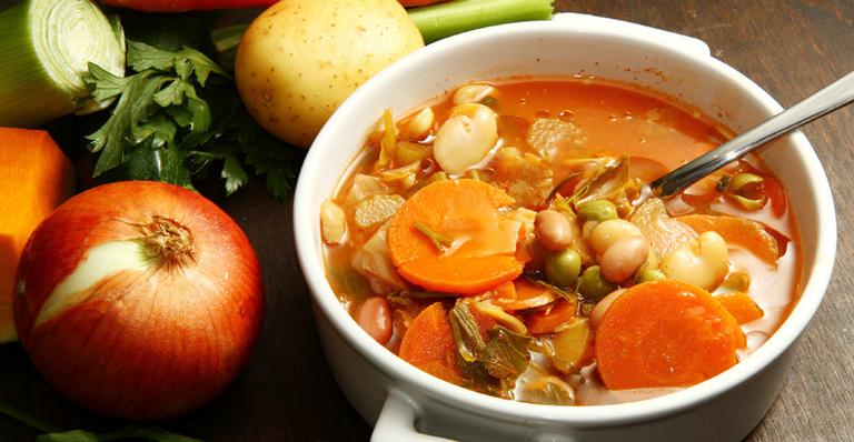 Sopa no calor? Pode sim! Confira algumas opções deliciosas para os dias quentes