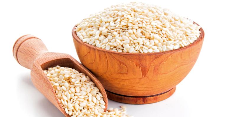 O gergelim pode ser o novo melhor amigo da sua alimentação