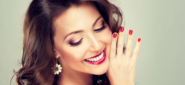 Conheça as cores de esmalte que darão o tom do inverno