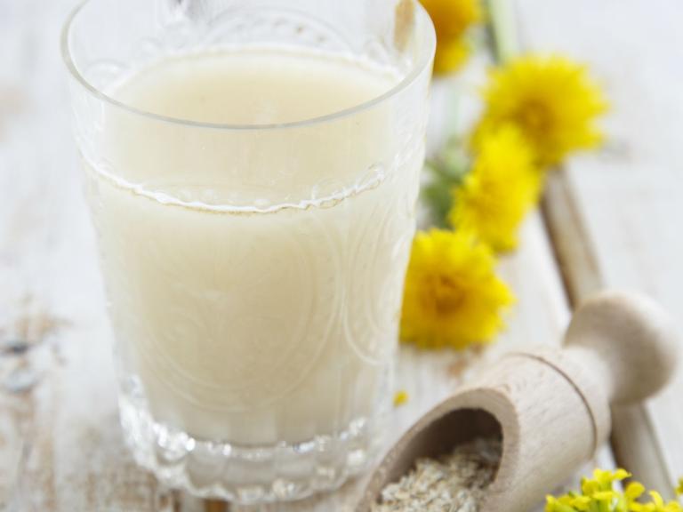 Saúde e sabor: aprenda a fazer leite de aveia