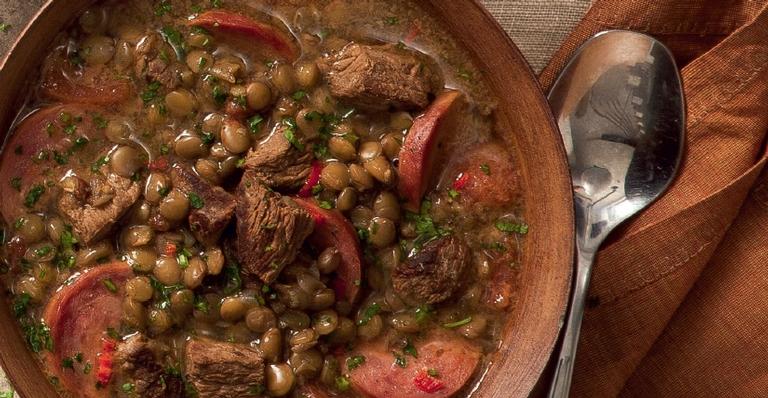 Sabor de inverno: aprenda a fazer sopa de lentilha
