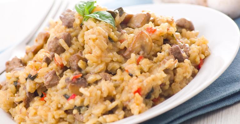 Dieta em dia: prepare um risoto de arroz integral e carne