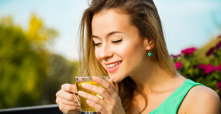 O novo chá detox: conheça a bebida preferida das famosas