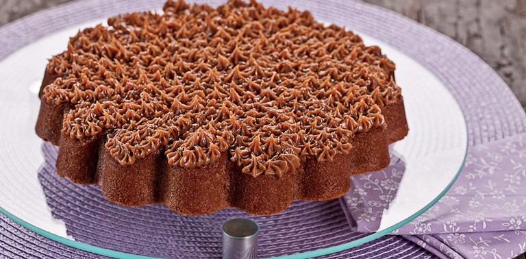 De dar água na boca: bolo de chocolate com cobertura inusitada