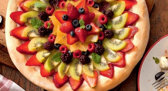 Delícia saudável: aprenda uma receita de pizza com frutas!