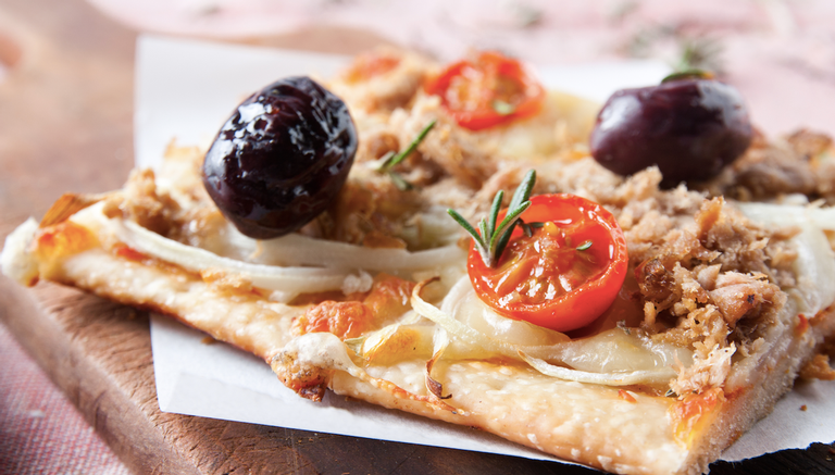 Aprenda a fazer uma pizza de atum leve e deliciosa