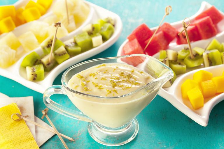 Receita do dia: frutas com creme de laranja fit