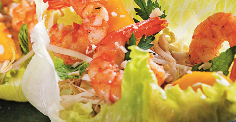 Salada de camarão com manga