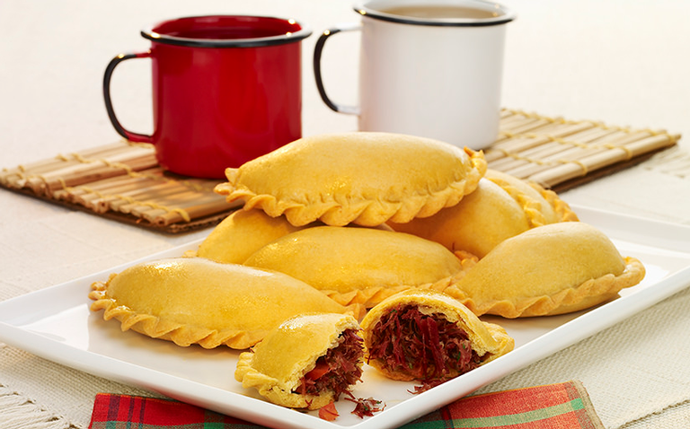 Pastel de fubá e carne seca