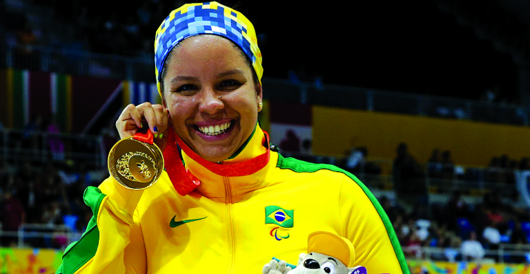 Conheça de onde vem a força de Edênia Garcia, tricampeã mundial de natação