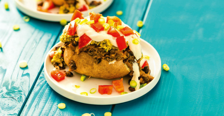 Receita vegana: Batata assada com recheio mexicano
