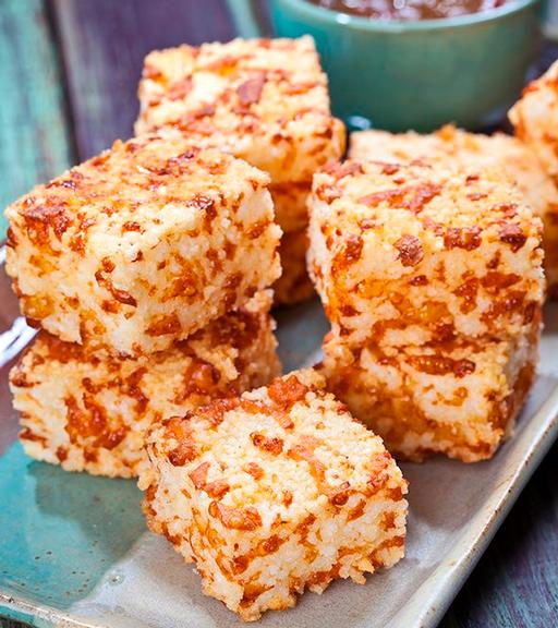 Quadradinhos de tapioca e queijo