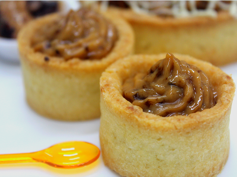Tartelete de doce de leite com ameixa