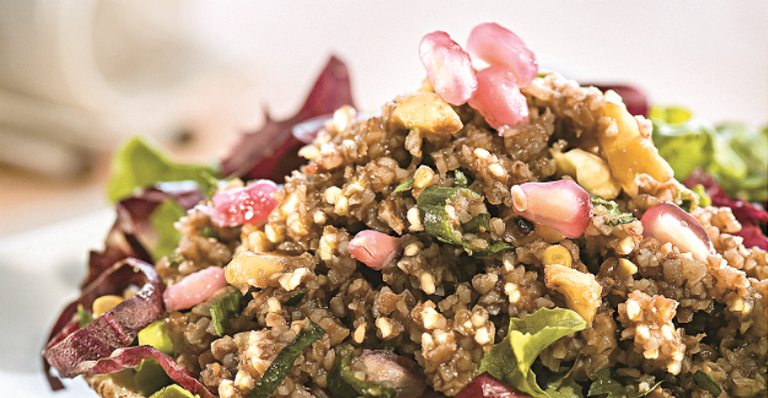 Receita do dia: Salada com bazargan no pão pita
