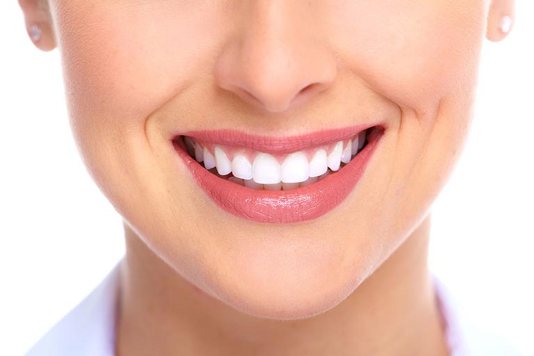 5 sinais de que você precisa ir ao dentista já