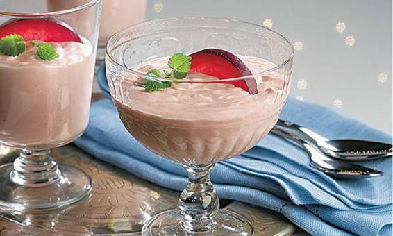 Mousse de ameixa, o doce que ajuda a prevenir a hipertensão