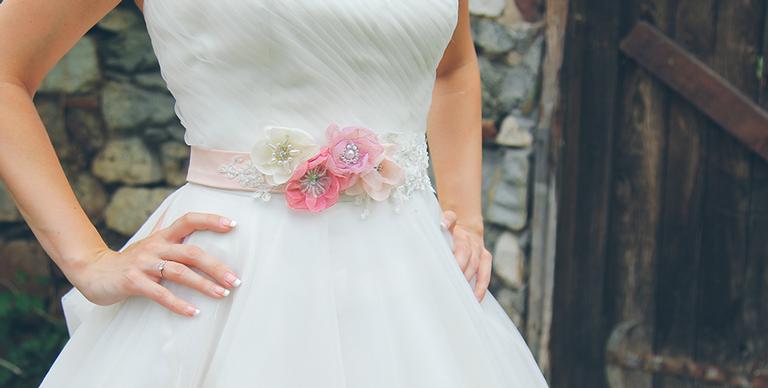 Noivas apostam em cintas modeladoras para valorizar a cinturinha no grande dia