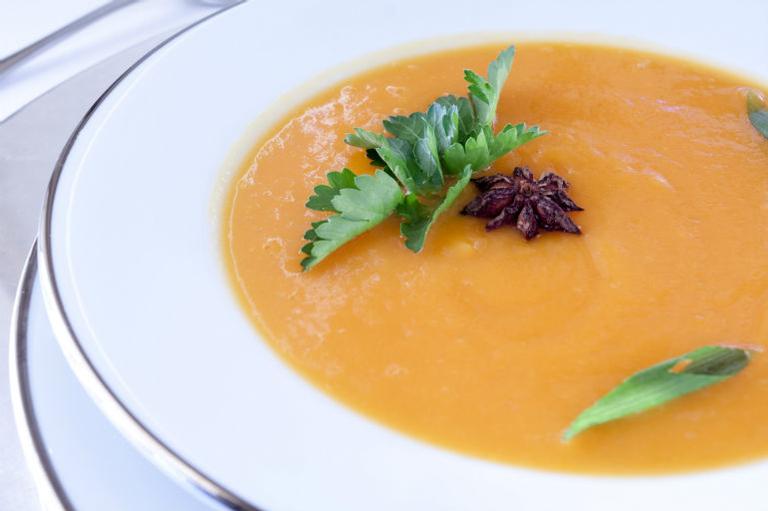 Receita do dia: sopa de cenoura ao curry e gengibre