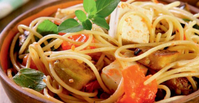 Receita do dia: Espaguete com berinjela