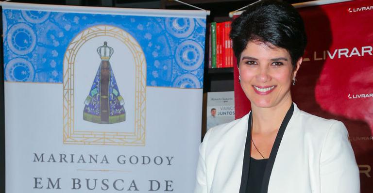 Mariana Godoy apresenta seu novo livro Em Busca de Aparecida