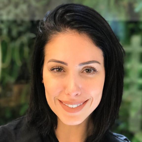 Bella Falconi está loiríssima!