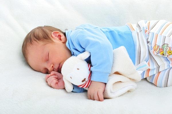 6 dicas para ajudar o bebê a dormir a noite inteira