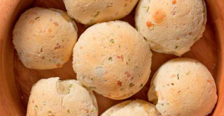 Receita do dia: Pão de queijo com talos de rúcula