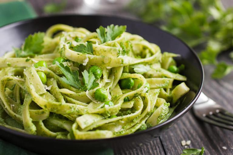 Fetuccine ao molho pesto