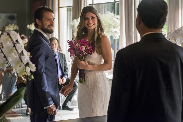 O vestido de noiva de Lívia