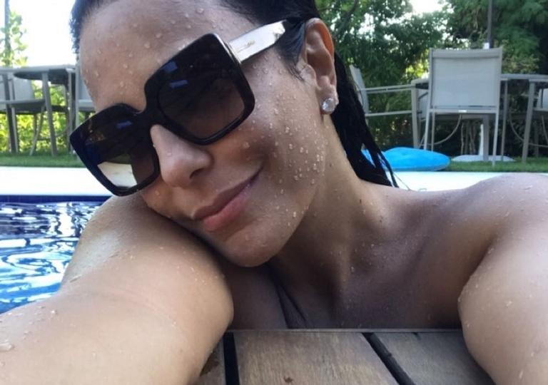 Ivete Sangalo reclama das manchas que surgiram na gravidez