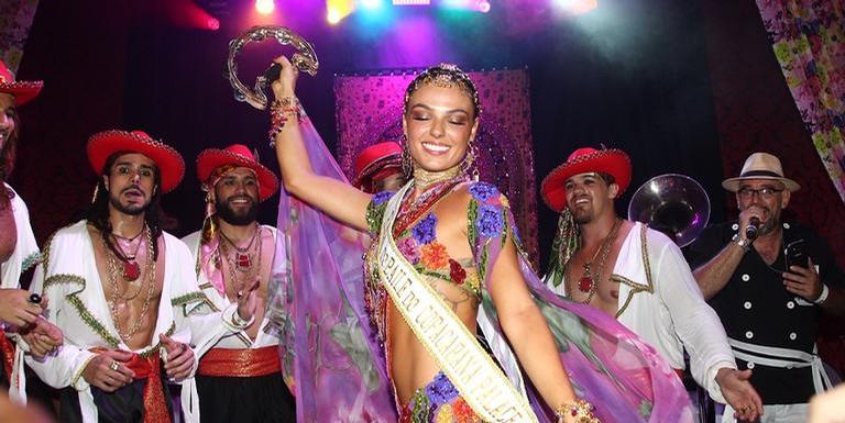 Famosas brilham em baile luxuoso do Copacabana Palace