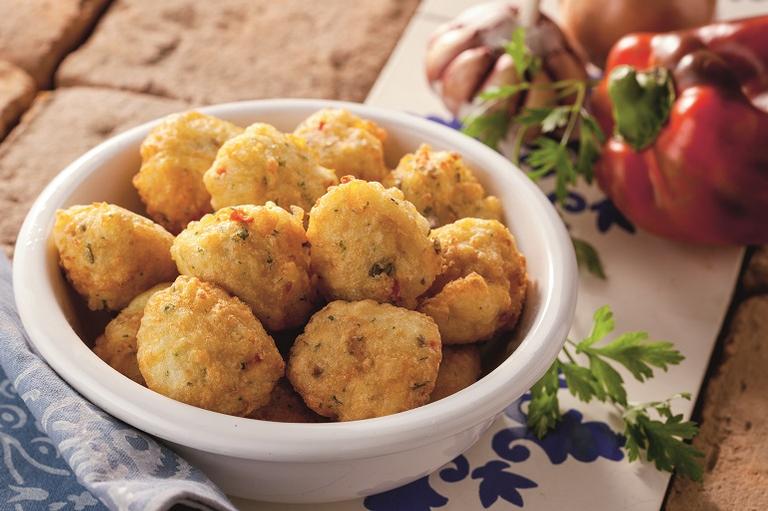 Bolinho de arroz com bacalhau