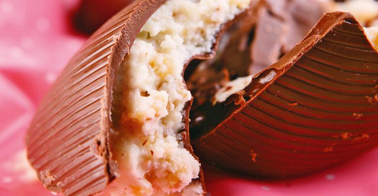 Faça você mesma: Ovo de Chocolate com Recheio Crocante