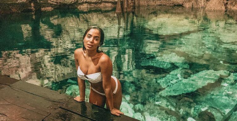 Anitta abusa dos looks praia em Cancún e exibe corpo escultural; São 4 modelos de tirar o fôlego!