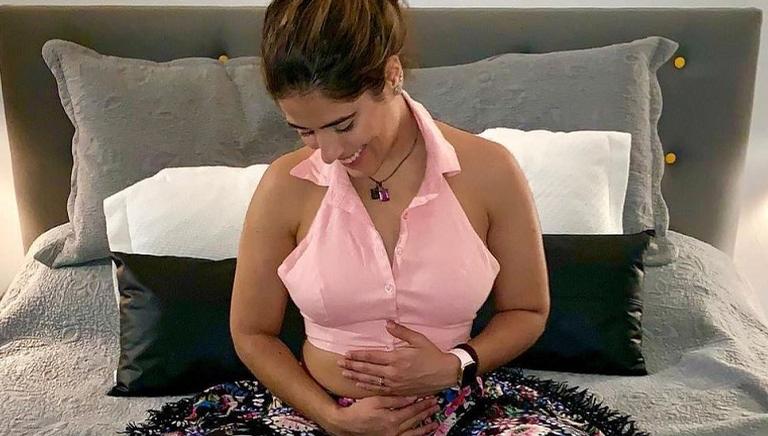 Grávida, foto de Camilla Camargo com drink em mãos gerou polêmica na web; Entenda os riscos
