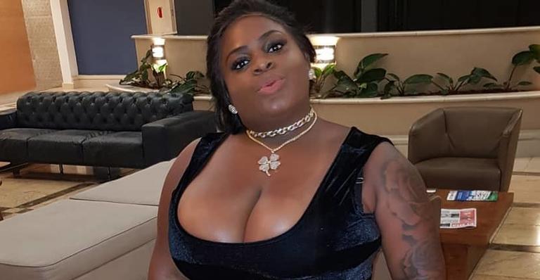 Jojo Todynho escolhe bolo em formato de bumbum para comemorar 22 anos