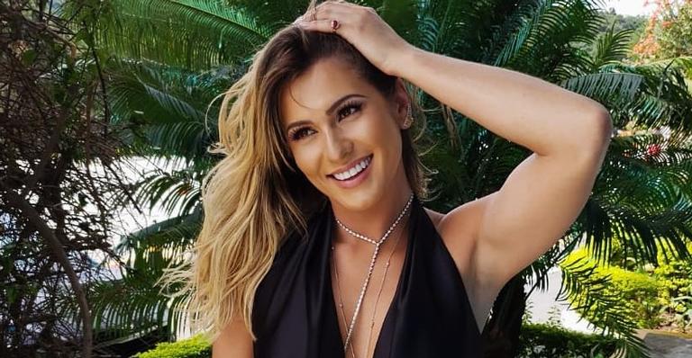 Com biquíni micro, Lívia Andrade exibe bumbum na nuca e brinca com ‘vergonha’ que passou na web