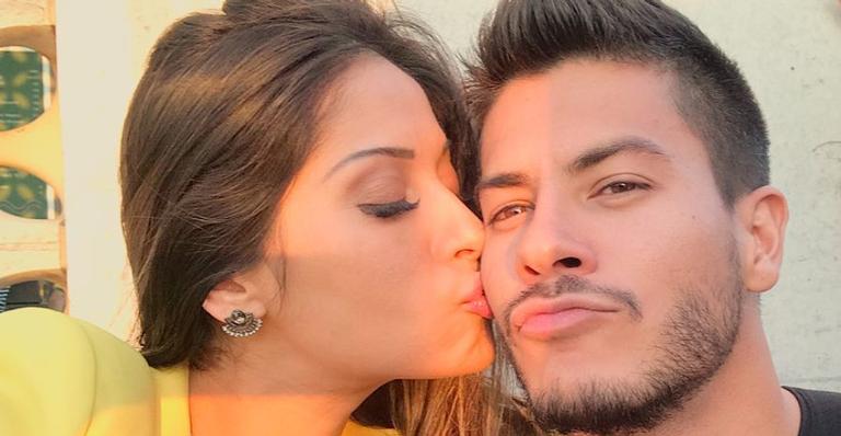 Grávidos? Arthur Aguiar posta foto polêmica com Mayra Cardi e seguidores suspeitam de novo filho; Ator explica