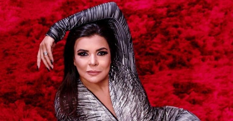 Com quase 51 anos, Mara Maravilha posa sensual e abre o jogo sobre SBT, ‘Fofocalizando’, saúde e vida amorosa