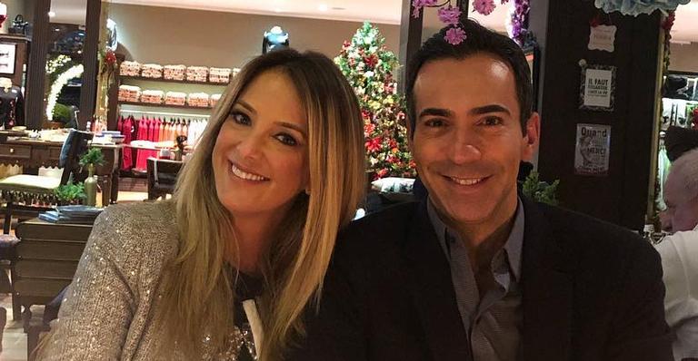 À espera de um filho, Cesar Tralli e Ticiane Pinheiro trocam declarações por 5 anos de namoro